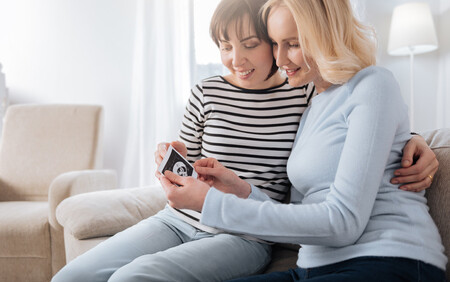 two women looking at an ultrasound picture